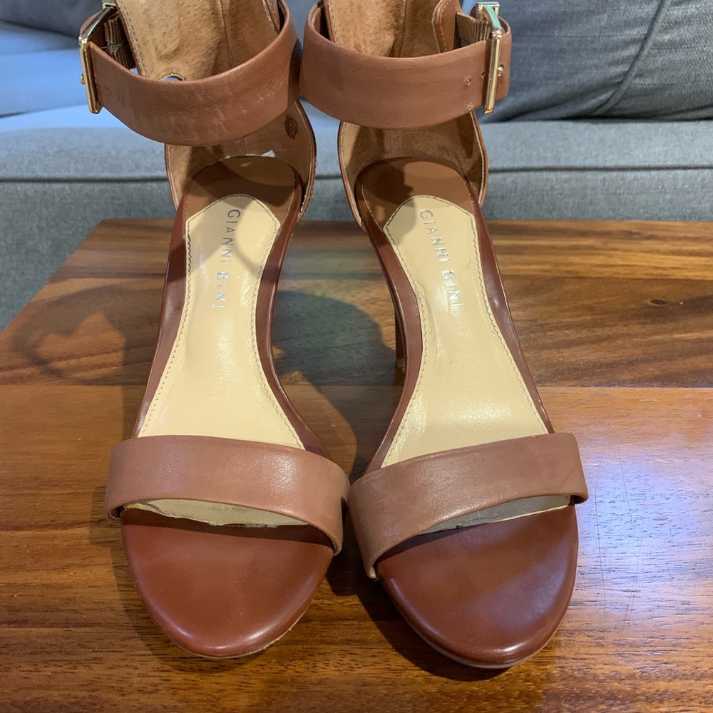 Gianni Bini Camel Leather Platform Sandals 7
